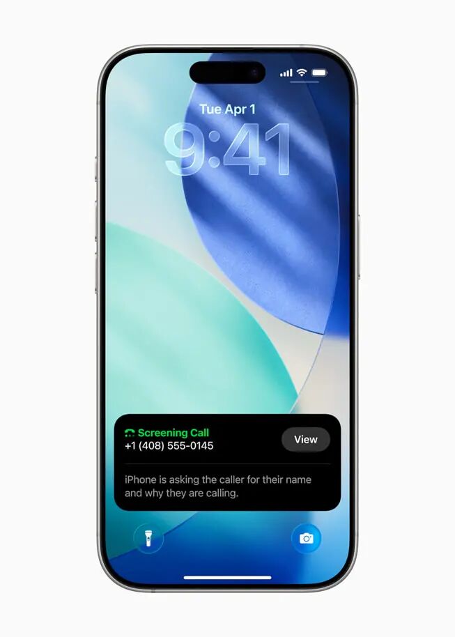 iPhone 16 Pro 上显示着通话筛选功能。