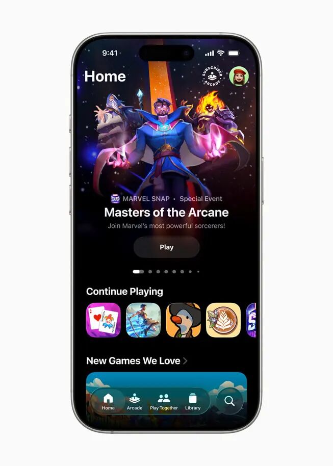 一台 iPhone 16 Pro 上显示着全新 Apple Games app。