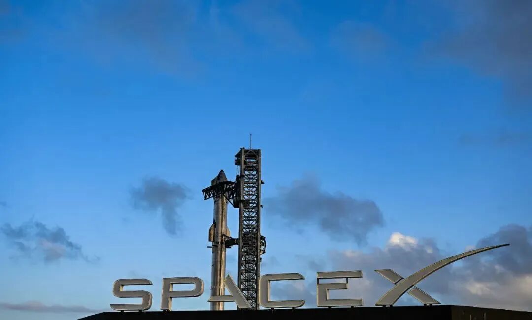 马斯克，大消息！“星舰基地”成为新城市，首任市长为SpaceX员工！是否后悔支持特朗普？他这样回应…… | 每日经济新闻